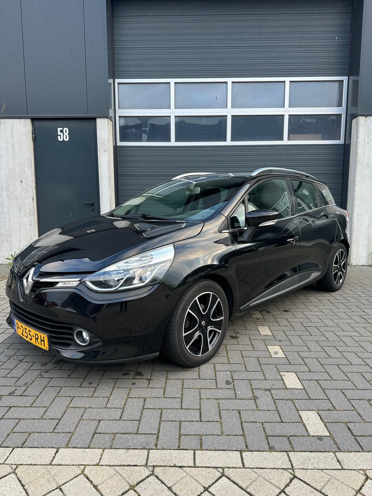 Renault Clio 0.9 TCE 90 Estate 2014 Zwart | Keyless | Camera, Voorwielaandrijving, 898 cc, Stof, Zwart