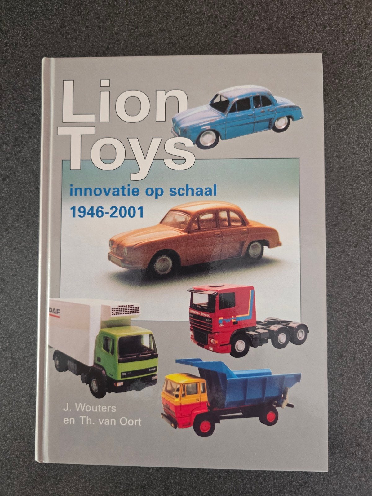 LION TOYS 1946-2001 A must have book, J. Wouters  & van Oort, Boeken, Auto's | Boeken, Ophalen of Verzenden, Zo goed als nieuw