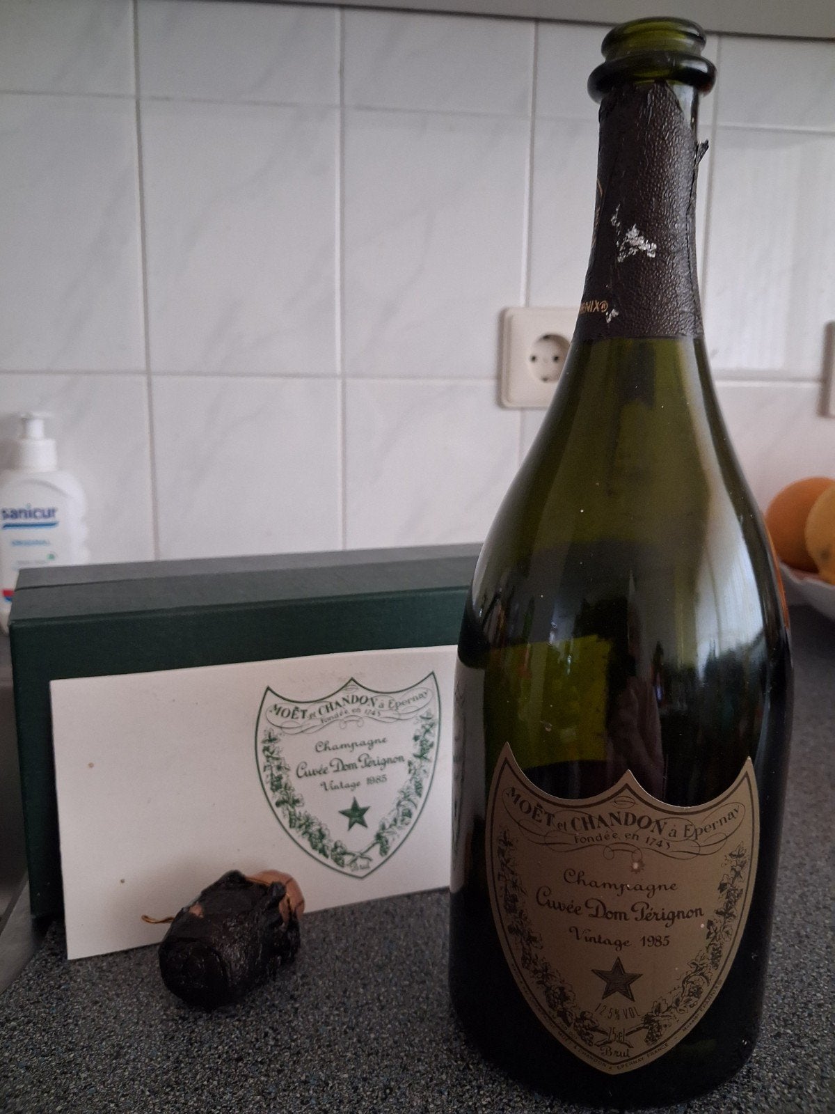 Lege DOM PERIGNON FLES met originele doos en kurk 1985, Gebruikt, Frankrijk, Ophalen of Verzenden, Champagne