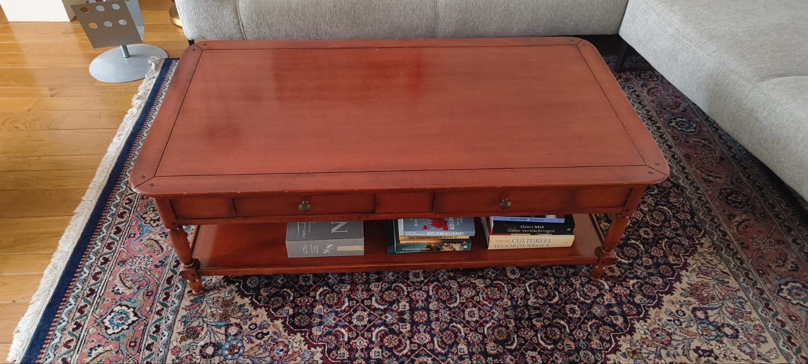 Klassieke houten salontafel met lades en opbergruimte, Ophalen, 50 – 75, Gebruikt, 100 tot 150 cm