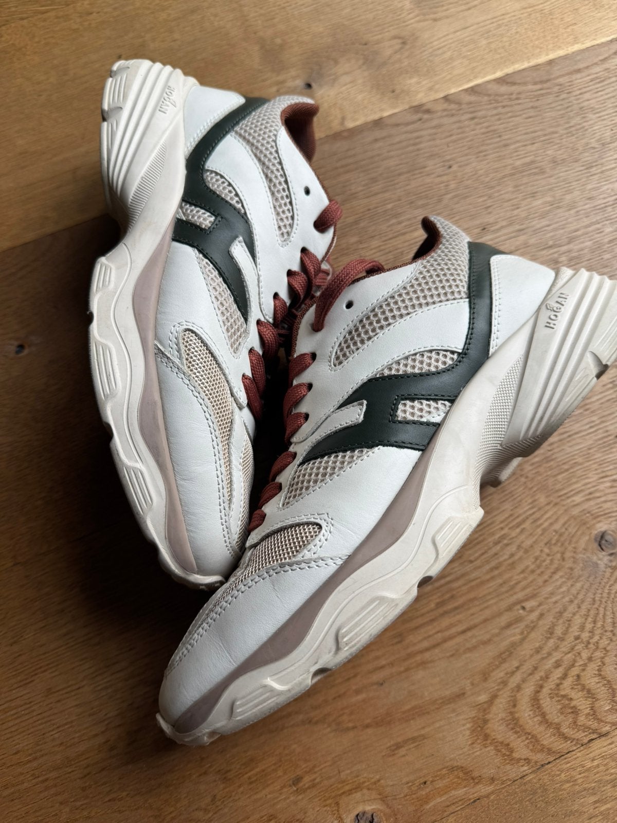 Hogan sneakers, Kleding | Dames, Beige, Ophalen of Verzenden, Sneakers of Gympen, Zo goed als nieuw