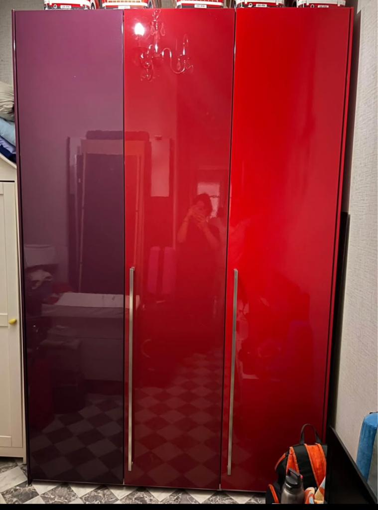 Moderne kledingkast met 3 deuren, rood/paars, Huis en Inrichting, Kasten | Kledingkasten, Overige materialen, Gebruikt, 100 tot 150 cm