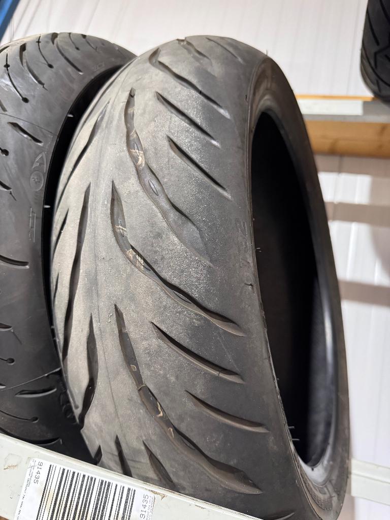 Bridgestone Battlax T32 180/55ZR17 motorband, Motoren, Gebruikt, Bridgestone Europe NV/SA, Ophalen of Verzenden, Customerservices.bsuk@bridgestone.eu