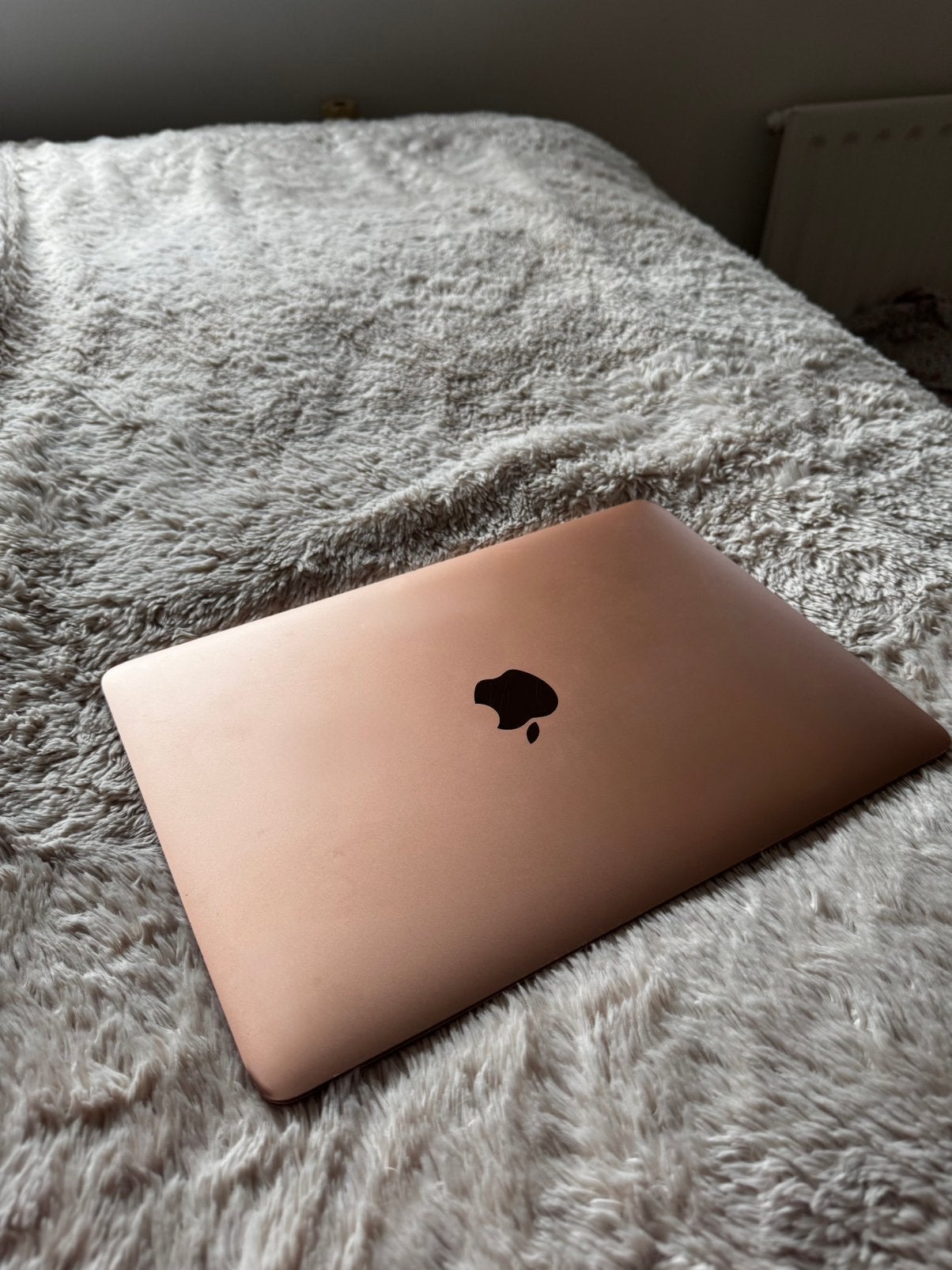 Apple MacBook 12-inch Rose Gold – 256GB – 8GB RAM