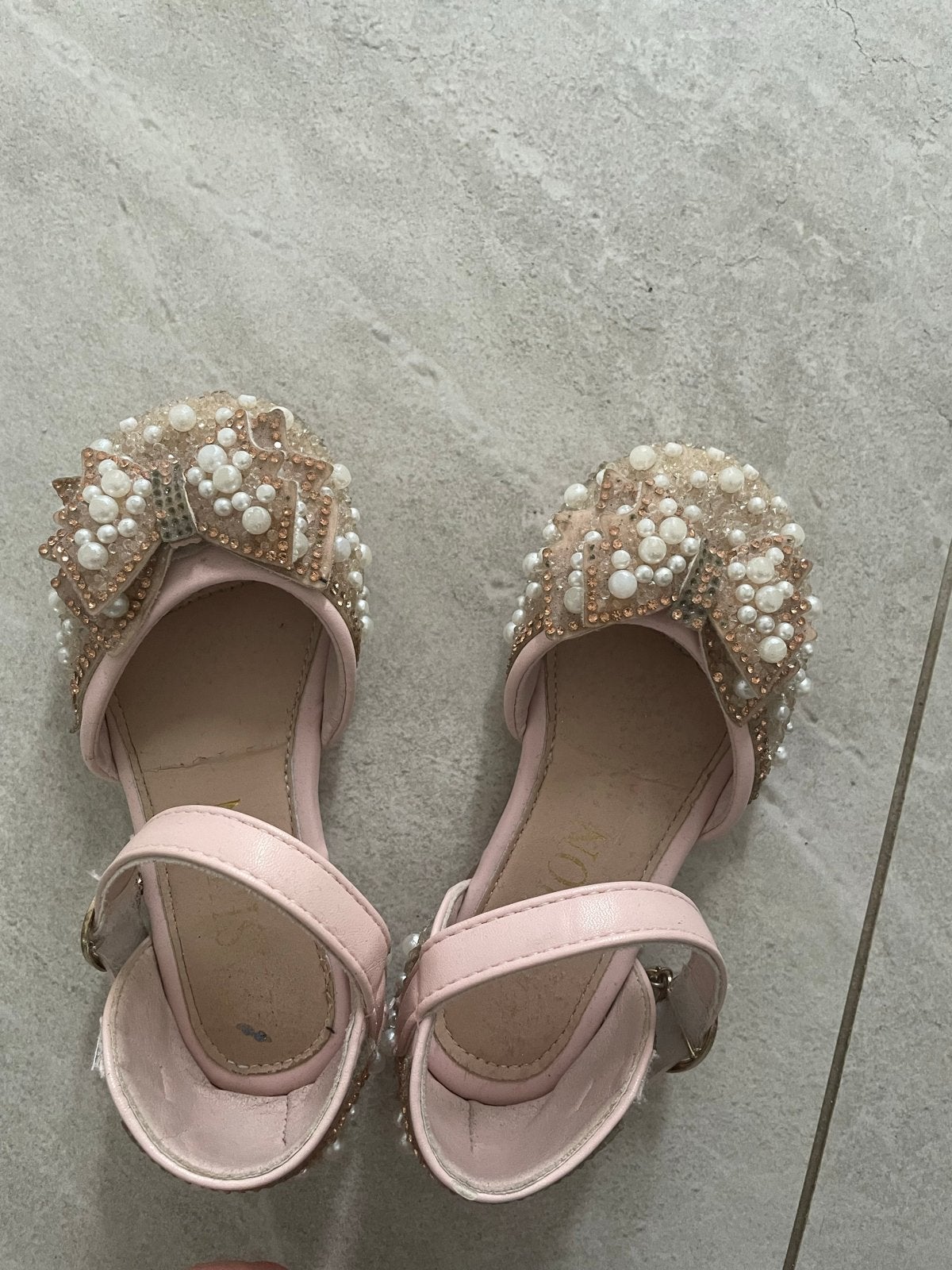 Schoenen met parels en strikjes - Maat 26, Kinderen en Baby's, Kinderkleding | Schoenen en Sokken, Ophalen, Gebruikt, Meisje, Schoenen