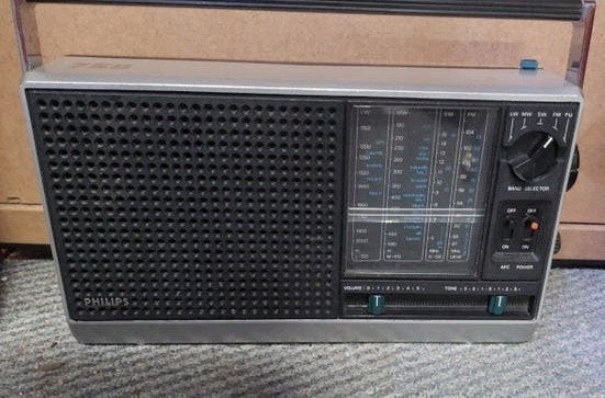 Philips 515 4-Band en phillips 750 4 bands, Audio, Tv en Foto, Radio's, Ophalen of Verzenden, Gebruikt, Wereldontvanger