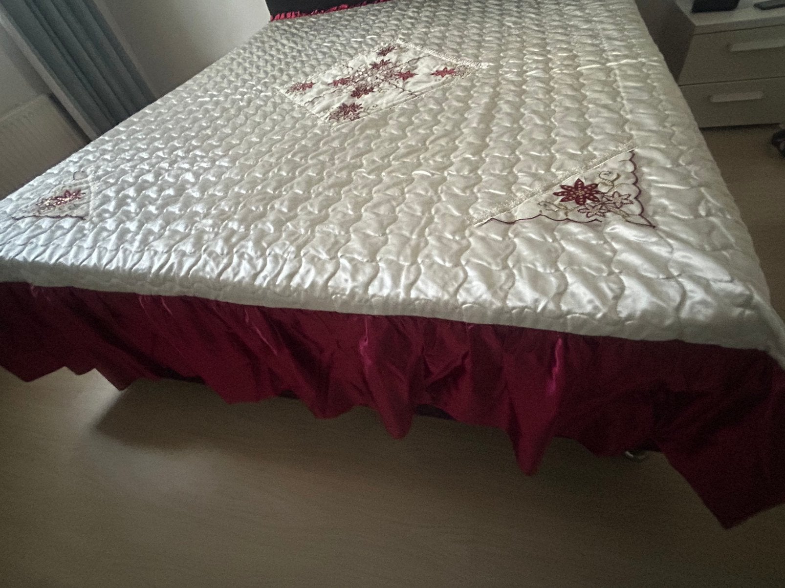 Satijnen bed sprei, Ophalen, Zo goed als nieuw, Tweepersoons