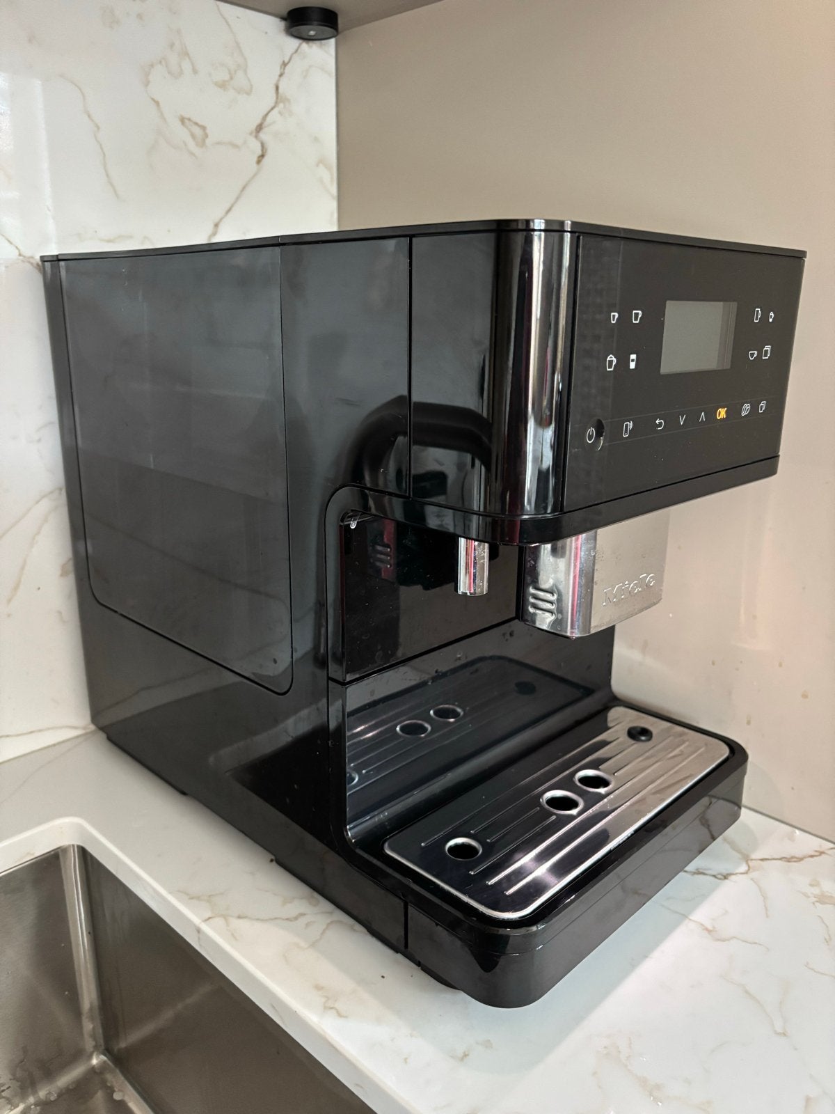 Miele CM 6160 Koffiebonenapparaat - nieuwstaat, Ophalen, 10 kopjes of meer, Koffiemachine, Koffiebonen