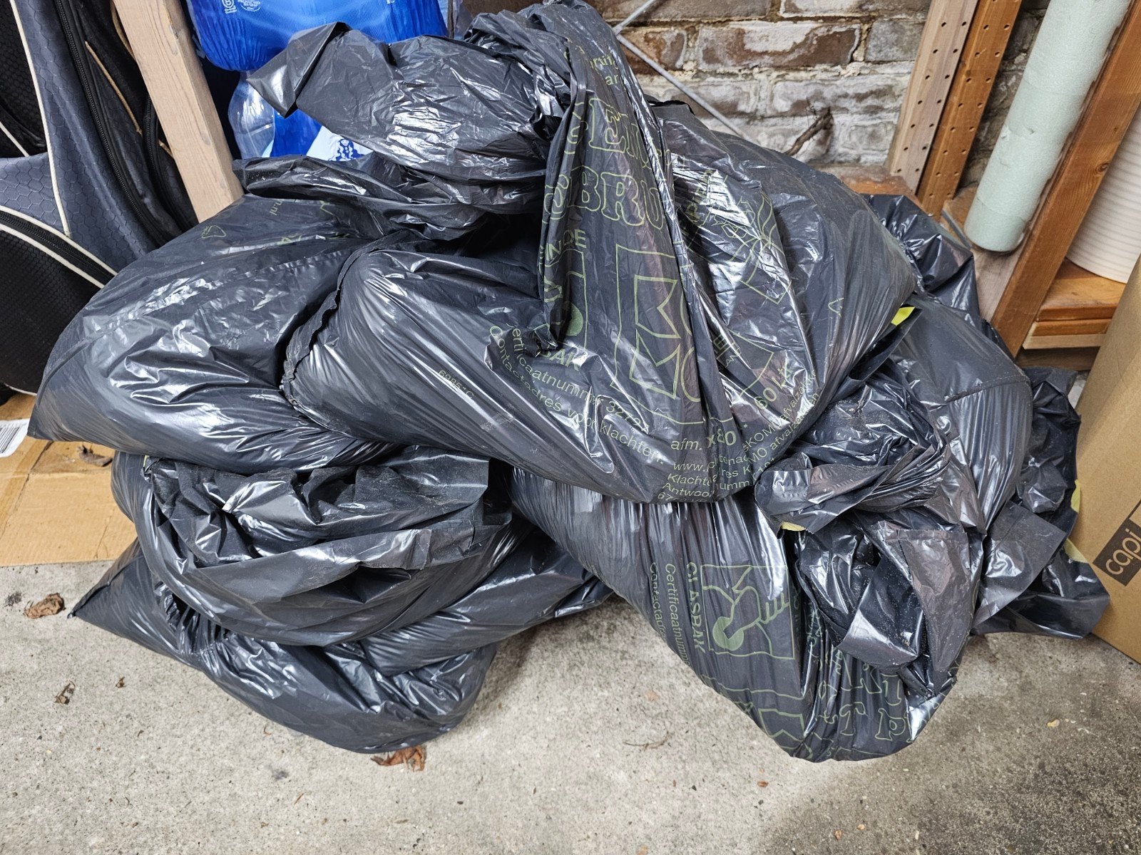 % Gratis zwart zand uit voortuin. Ik schat 80 kg, Tuin en Terras, Zand, Gebruikt, Overige typen, Ophalen