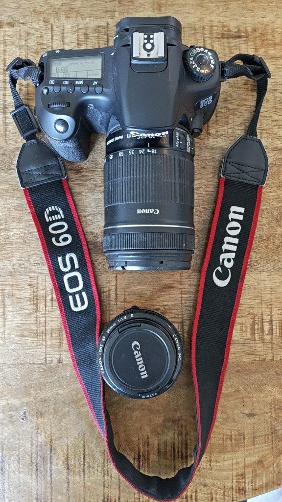 Canon EOS 60D DSLR + 18-135mm Lens + 50mm f/1.8 Lens, Audio, Tv en Foto, Fotocamera's Digitaal, Geheugenkaart, Gebruikt, Spiegelreflex