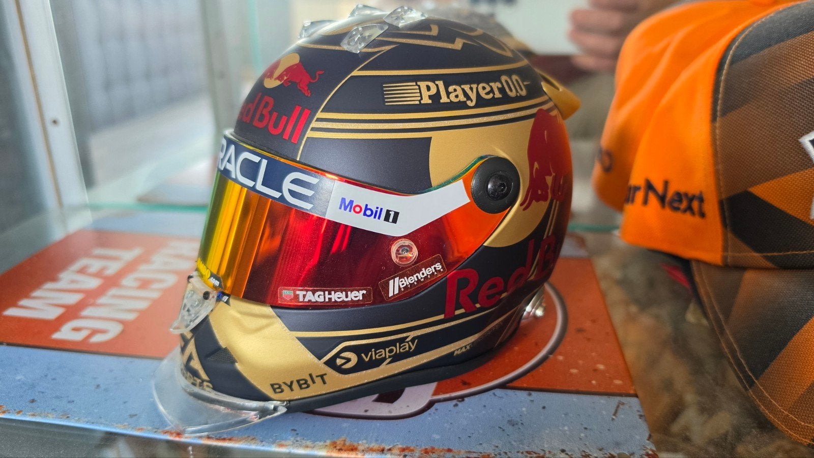 Red Bull Max Verstappen 2023 Wereldkampioen Helm 1:2, Ophalen of Verzenden, Nieuw, Formule 1