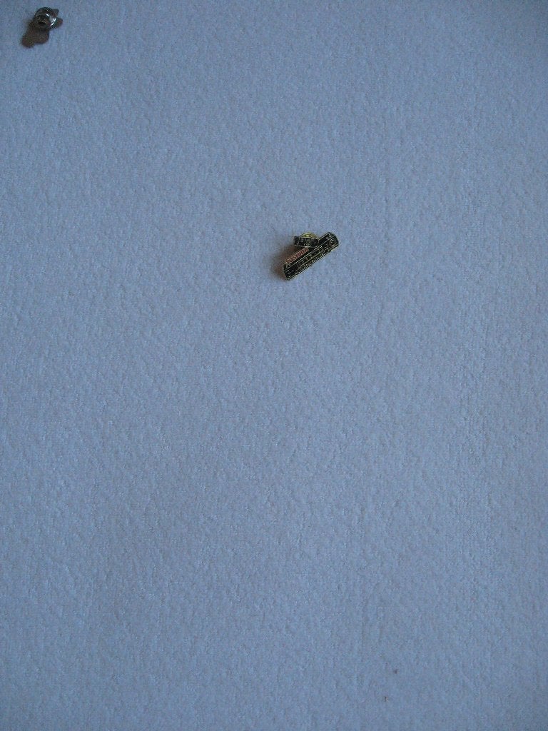 geëmailleerde (Epoxy?) pin, van Toshiba Video Recorder, Verzamelen, Ophalen of Verzenden, Nieuw, Merk, Speldje of Pin