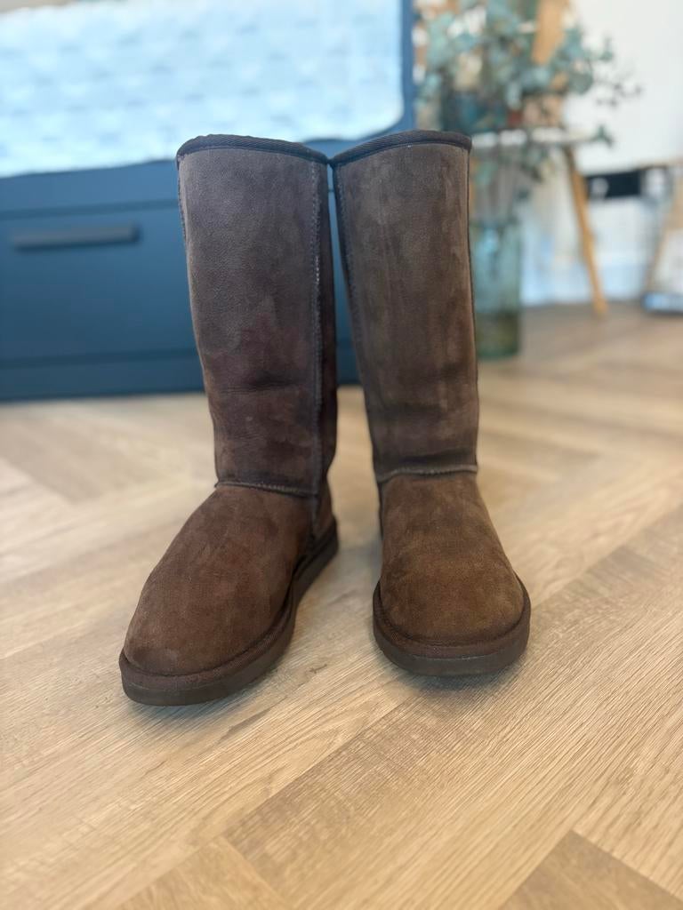 Donkerbruine / chocolate UGG Laarzen, classic tall, maat 38, Ophalen of Verzenden, Zo goed als nieuw, Bruin, Hoge laarzen