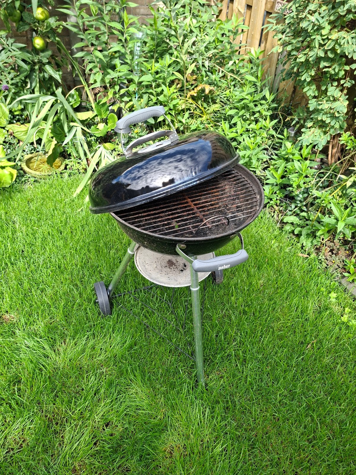 Weber Compact Kettle Houtskoolbarbecue - Zwart, Ophalen, Gebruikt, Weber