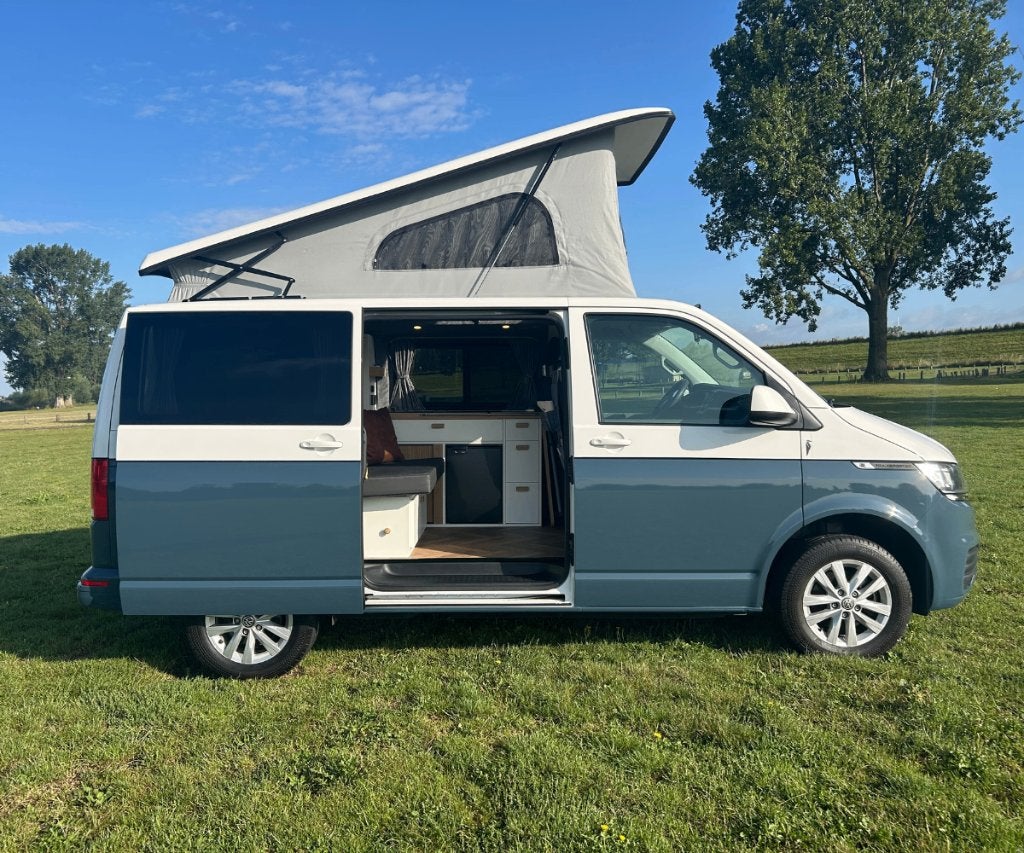 Woodpecker 4 persoons buscamper. Volkswagen T6.1, Bestuurdersdeur, Reservewiel, Volkswagen, Koelkast