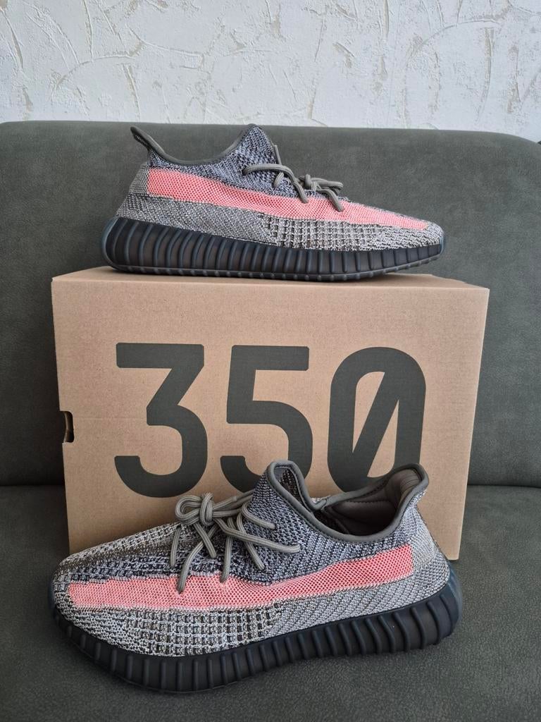 Adidas Yeezy 350 V2 / 47 1/3, Overige kleuren, Nieuw, Ophalen of Verzenden, Sneakers of Gympen