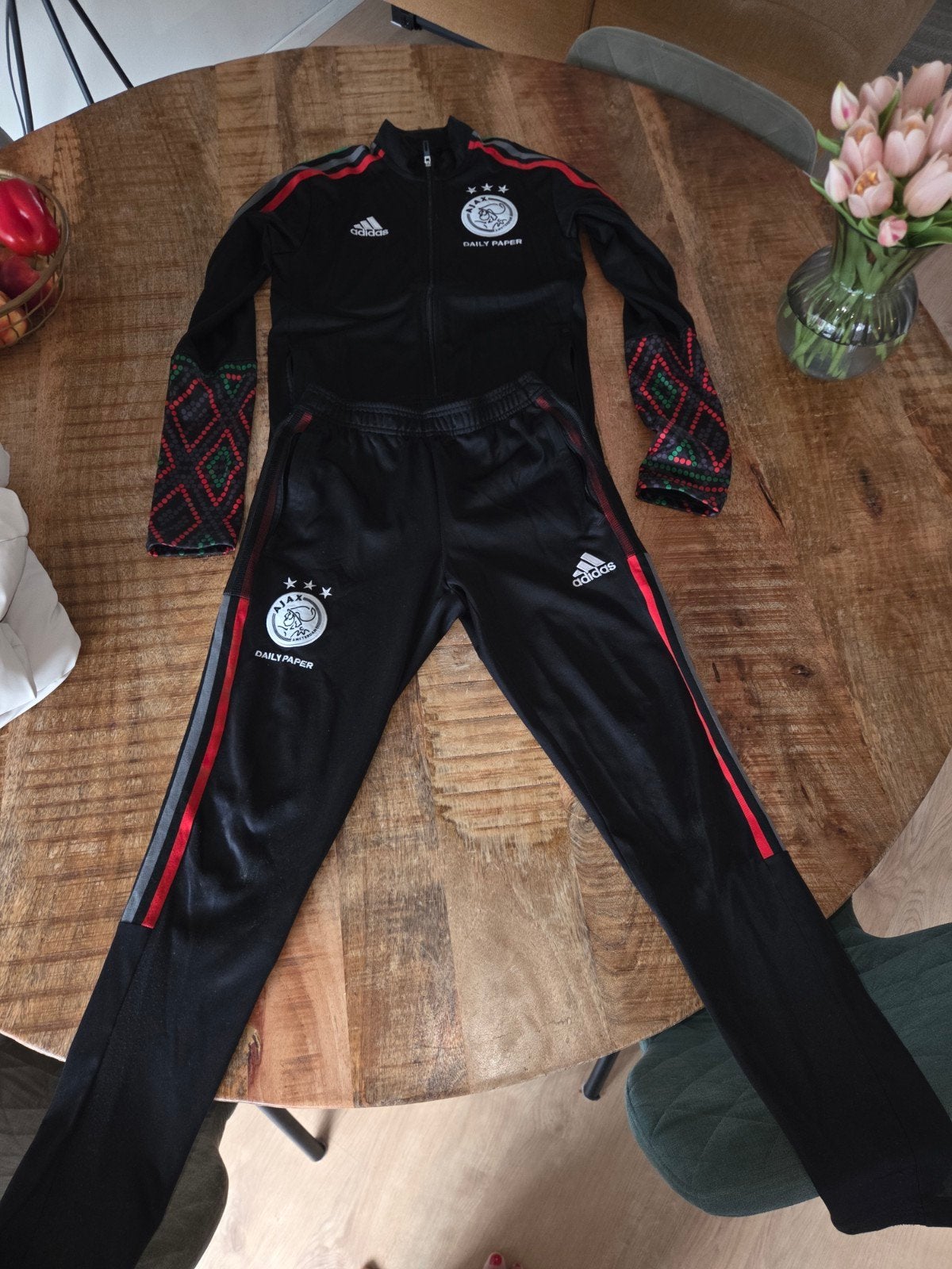 Adidas Ajax trainingspak Daily Paper - Maat 158/164 (XS), Ophalen of Verzenden, Gebruikt, Jongen of Meisje, Sport- of Zwemkleding
