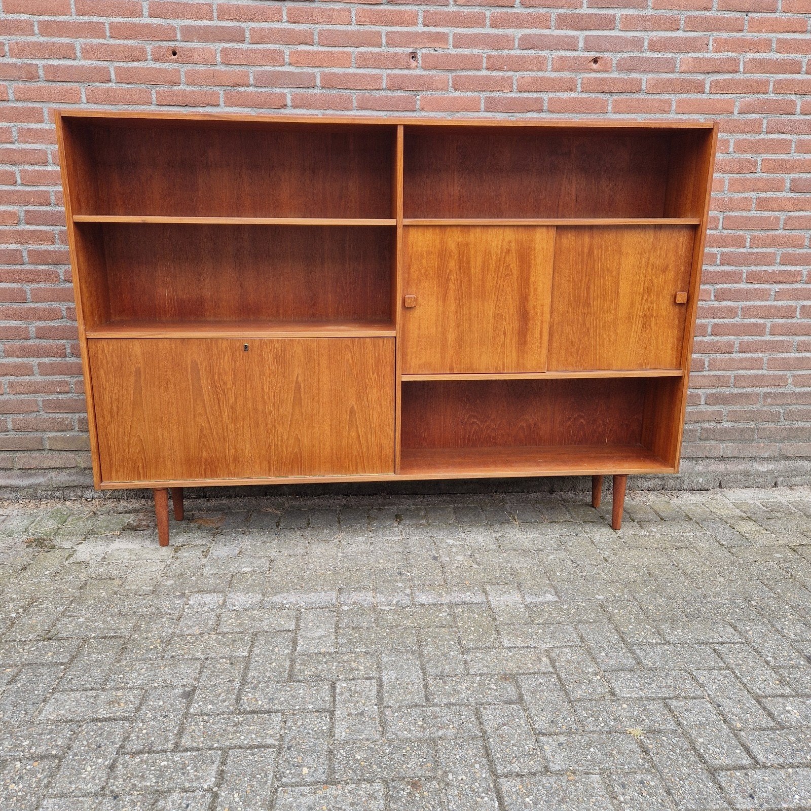 Vintage Teakhouten Boekenkast / Dressoir met Schuifdeuren, Huis en Inrichting, Kasten | Boekenkasten, Ophalen, Vintage, Mid-century modern