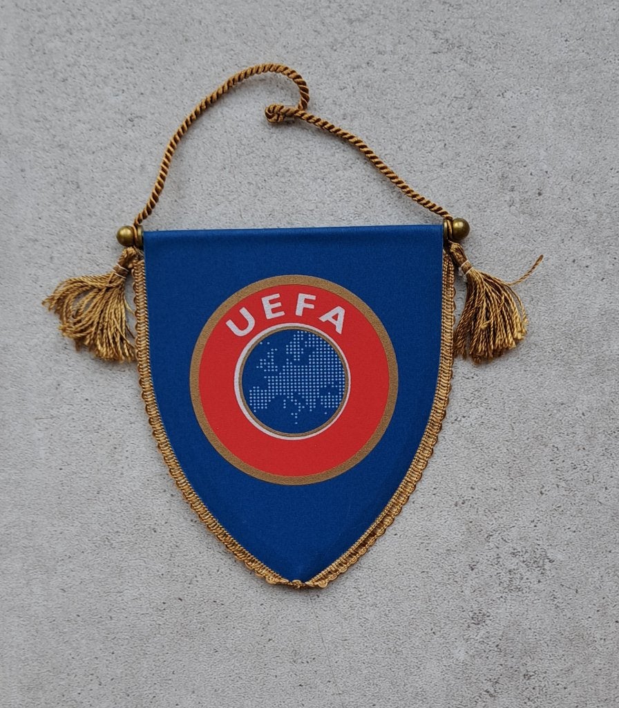 vaantje UEFA, Ophalen of Verzenden, Zo goed als nieuw, Buitenlandse clubs, Vaantje of Sjaal