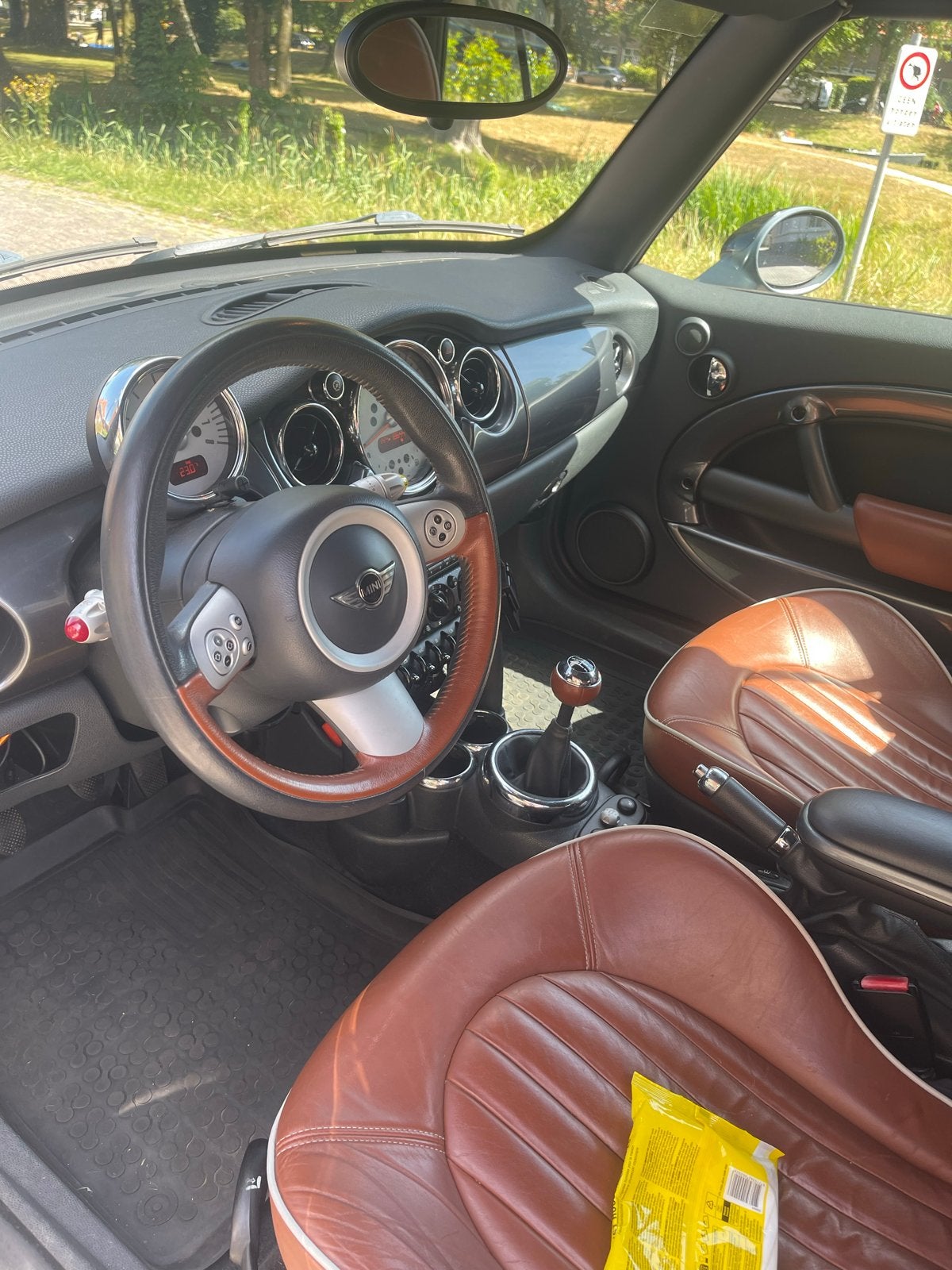 Mini 1.6 16V Cooper Cabrio 2008 Zwart, Auto's, Voorwielaandrijving, Stoelverwarming, 4 cilinders, Cabriolet