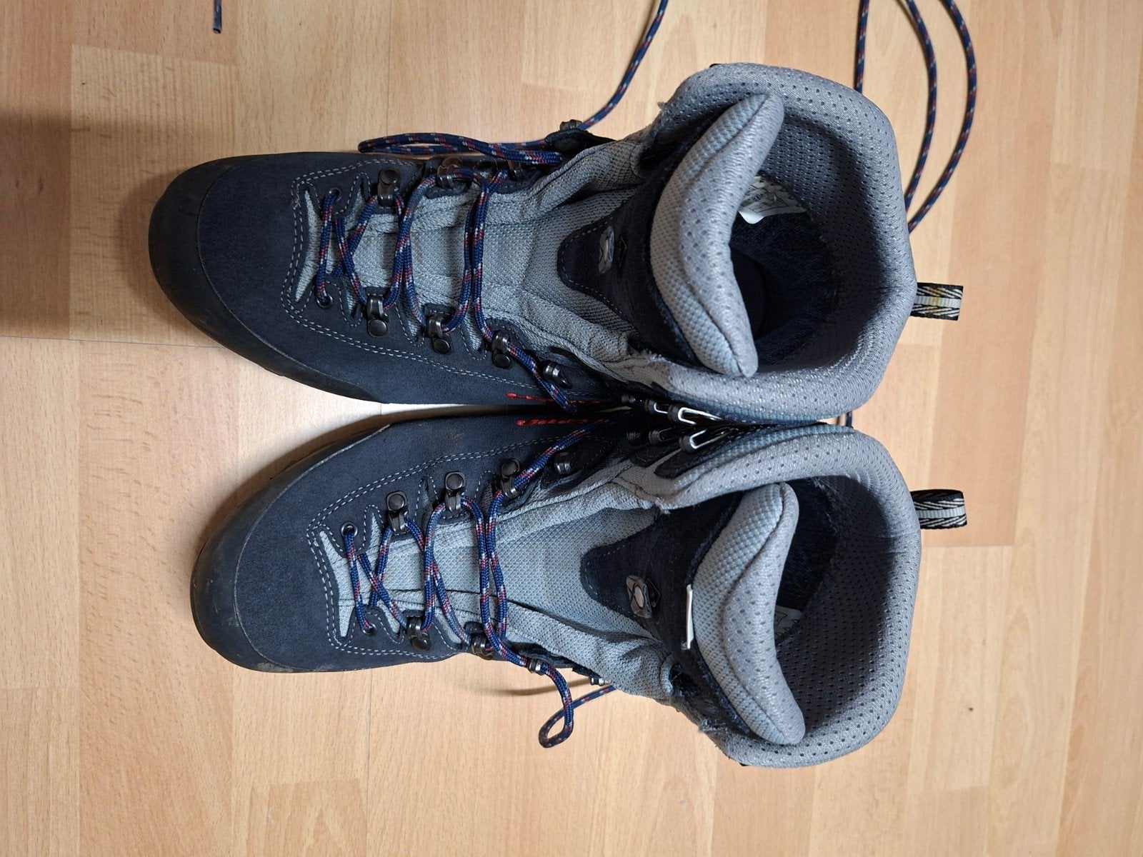 lowa wandelschoen, Ophalen of Verzenden, Zo goed als nieuw, Schoenen