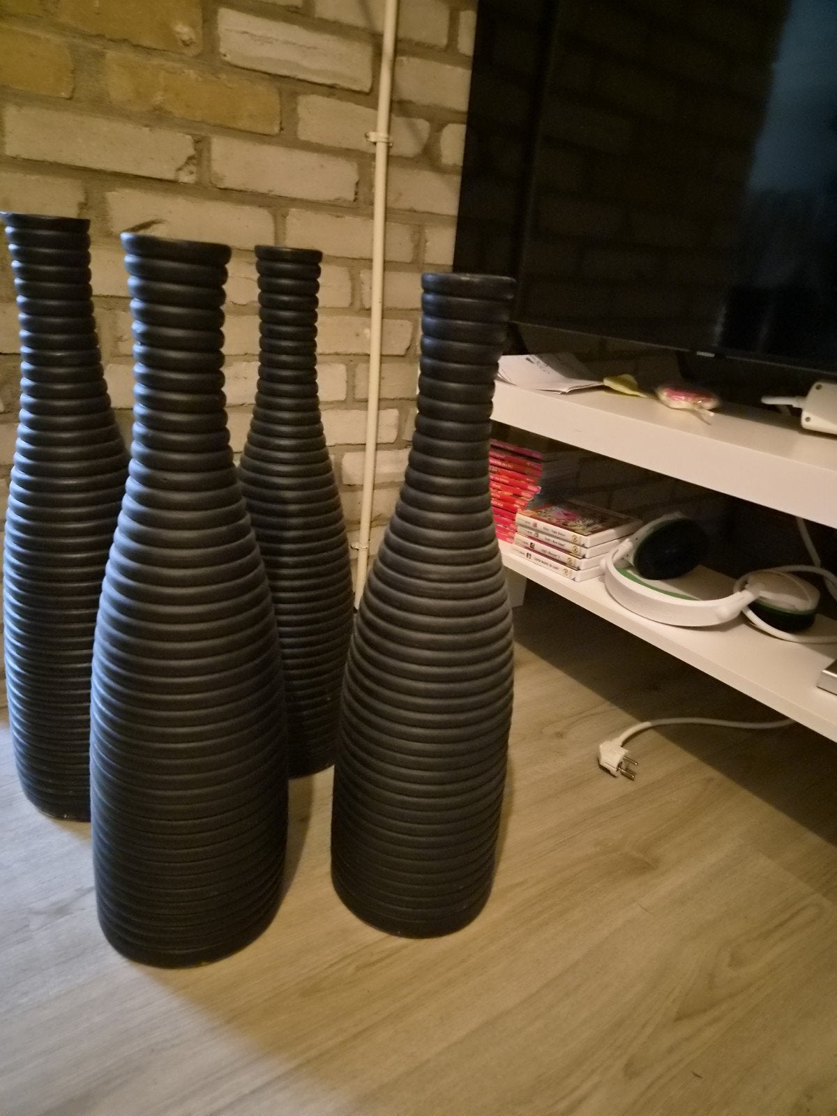 4x IKEA Zwarte Ribbelvazen - Grote Decoratieve Vazen, Ophalen, Overige materialen, Gebruikt, Met patroon/structuur