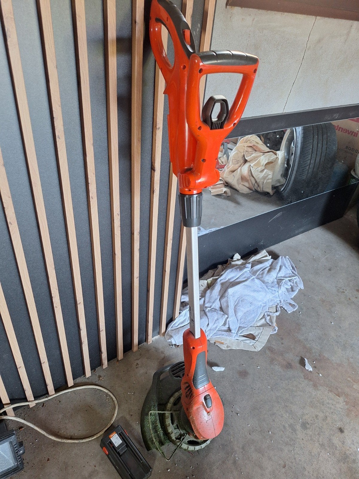 Husqvarna Fly-over grastrimmer - Accu defect, Ophalen of Verzenden, Gebruikt, Accu-grasmaaier, Flymo Contour 24V