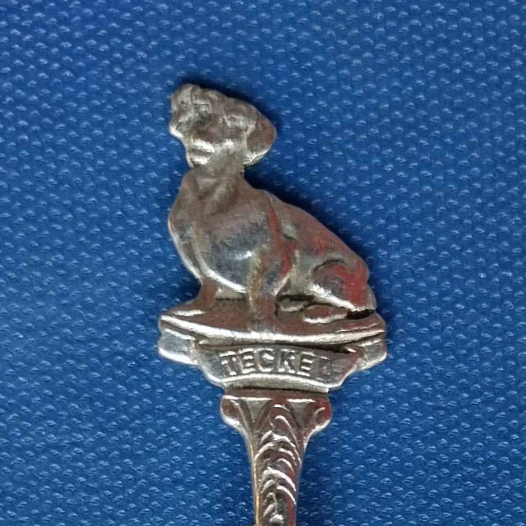 verzilverd lepeltje Teckel Dierenbescherming (Zilverstad 90), Antiek en Kunst, Antiek | Bestek, Ophalen of Verzenden