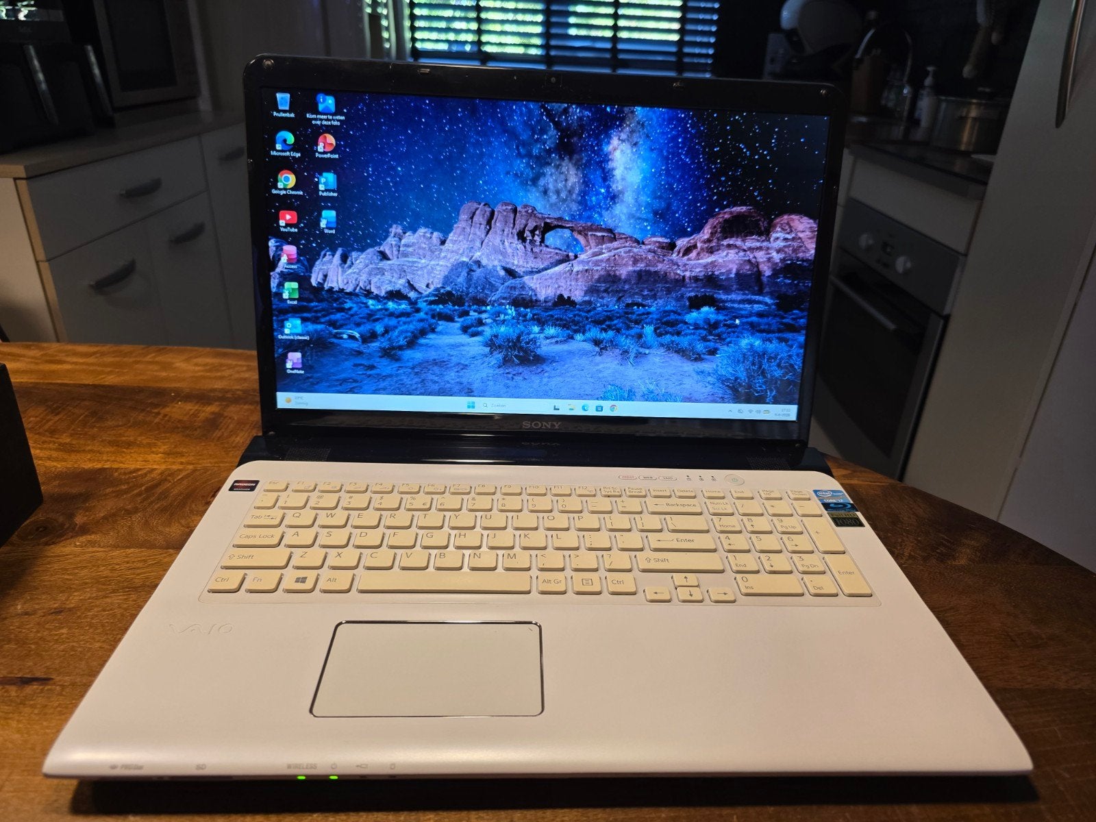 Sony Vaio/17,3"/i7/16GB/SSD/W11/Office/Blu-ray, Sony VAIO, Met videokaart, 2 tot 3 Ghz, Qwerty