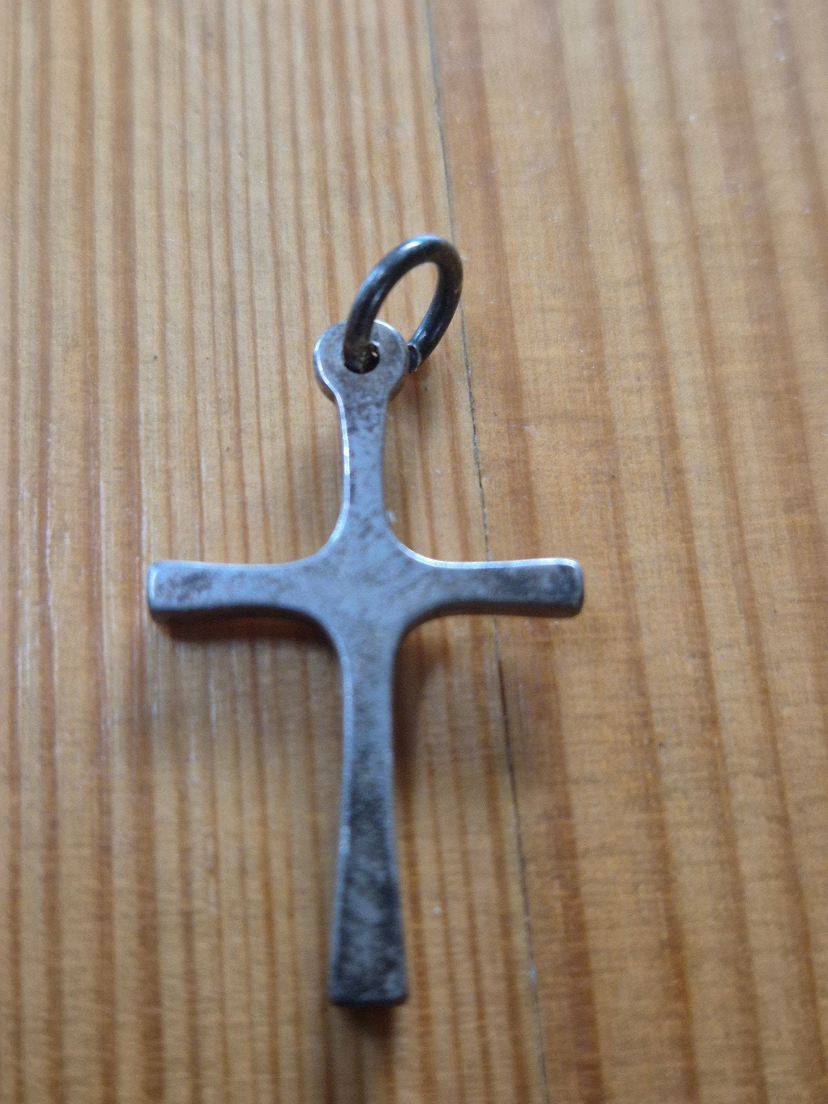 zilveren ongepoest kruisje, Ophalen of Verzenden, Zo goed als nieuw, Kruis of Symbool, Zilver