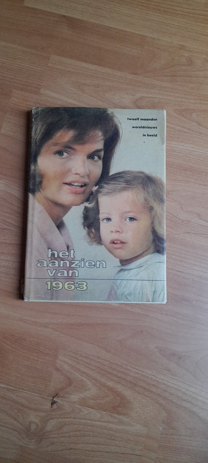 Het Aanzien van 1963 - Twaalf maanden wereldnieuws, Boeken, Ophalen of Verzenden, Zo goed als nieuw, Overige typen