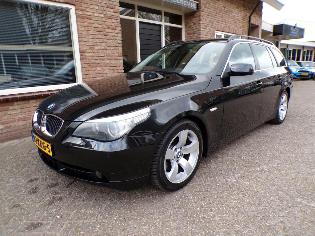 BMW 5-serie Touring 525i Automaat / Leder / Navi / Head Up, Automaat, Achterwielaandrijving, Gebruikt, Zwart