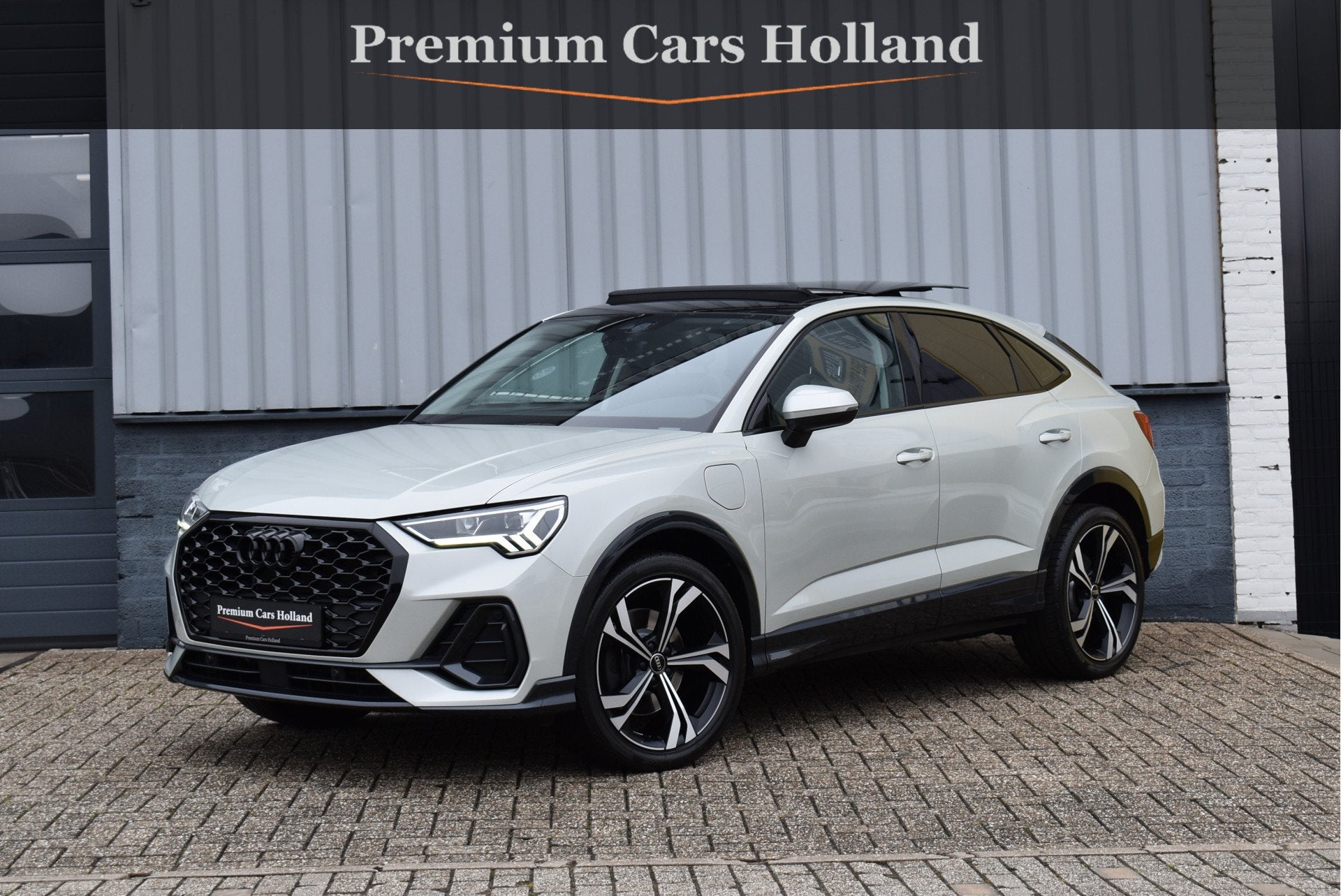 Audi Q3 Sportback 45 TFSI e Black Edition 245 Pk Pano Navi L, Dealer onderhouden, Gebruikt, Grijs, Hybride Elektrisch/Benzine