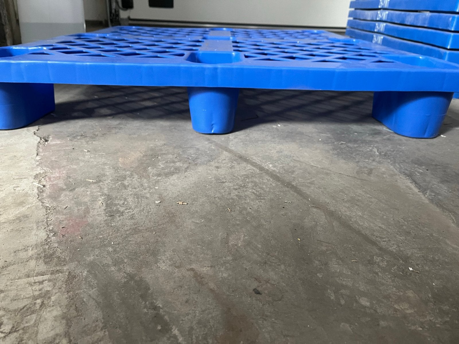 Blauwe kunststof pallet - lichtgewicht en duurzaam, Ophalen