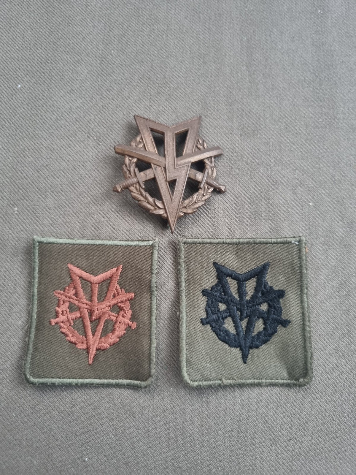 Speld en patches MLV, Ophalen of Verzenden, Landmacht, Nederland, Embleem of Badge