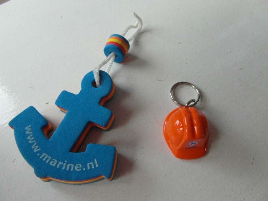2 x sleutelhanger Marine anker en pet, Verzamelen, Sleutelhangers, Ophalen of Verzenden, Zo goed als nieuw, Merk