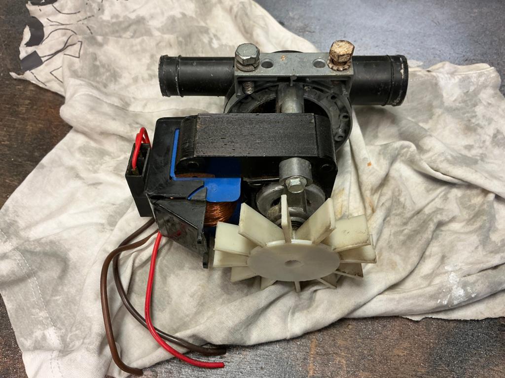 Waterpomp indesit wasmachine. Verzenden €9,45 K.k., Ophalen of Verzenden, Zo goed als nieuw