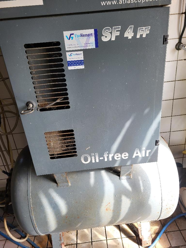 compressor, Doe-het-zelf en Verbouw, Compressors, Gebruikt, Olievrij, 6 tot 10 bar, 100 liter of meer