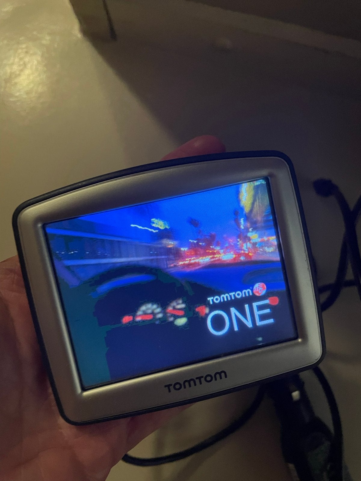 TomTom ONE Navigatiesysteem met Auto- en Thuislader, Auto diversen, Ophalen of Verzenden, Gebruikt