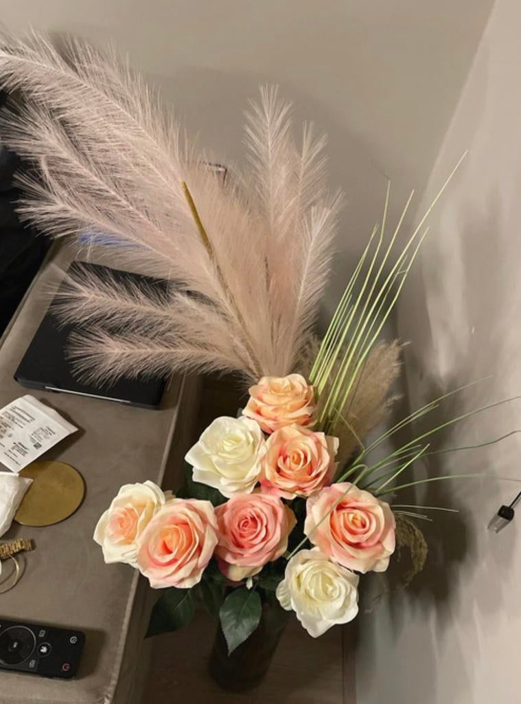Kunstbloemen rozen zijn verkocht, Huis en Inrichting, Woonaccessoires | Kunstplanten en Kunstbloemen, Ophalen of Verzenden, Zo goed als nieuw