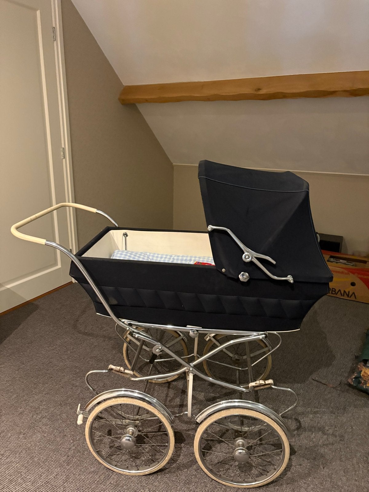 Foto 2 van Vintage Kinderwagen - Klassiek en Stijlvol