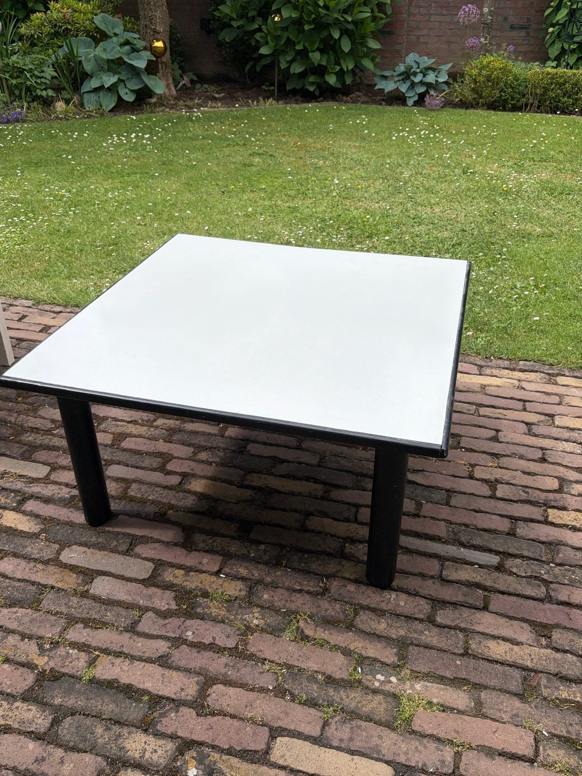 GRATIS tafeltje (80x80) wit blad en zwarte poten, Ophalen, Kunststof, Gebruikt, Vierkant