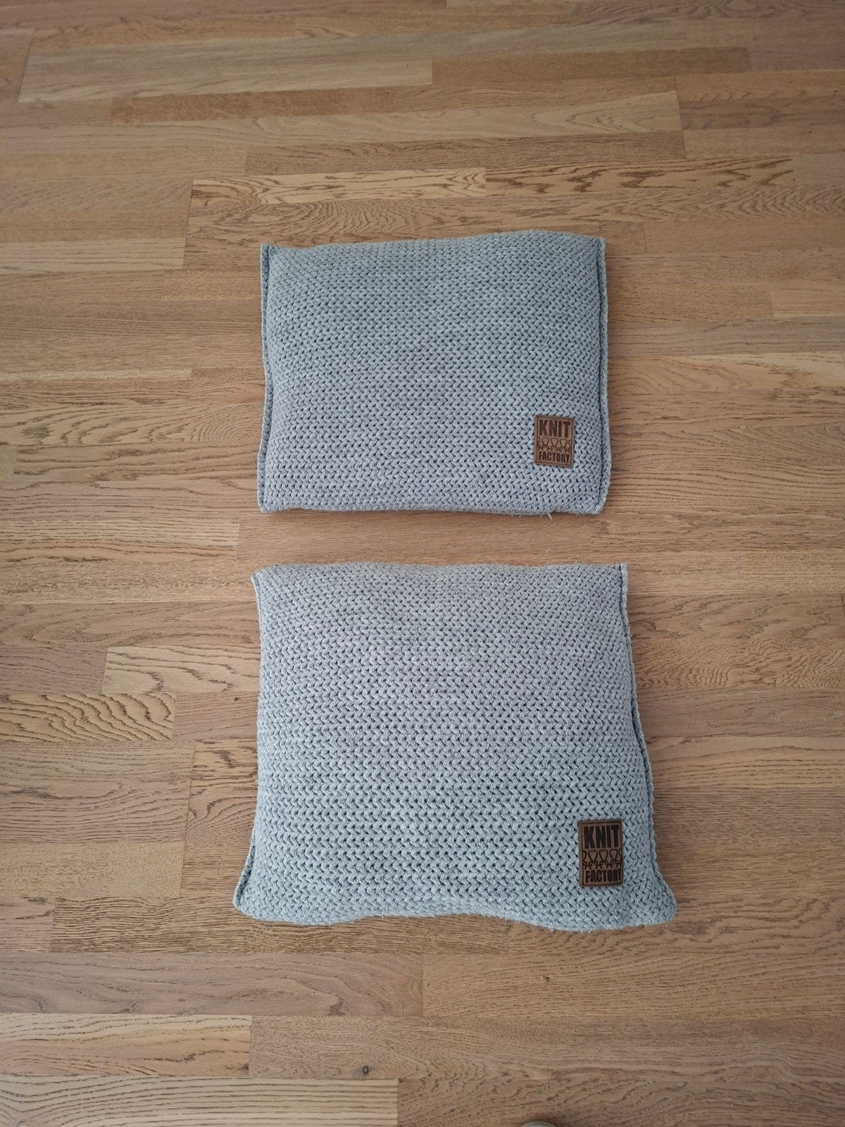 Set van 2 grijze sierkussens van Knit Factory, Afneembare hoes, Overige merken, Vierkant, Ophalen of Verzenden