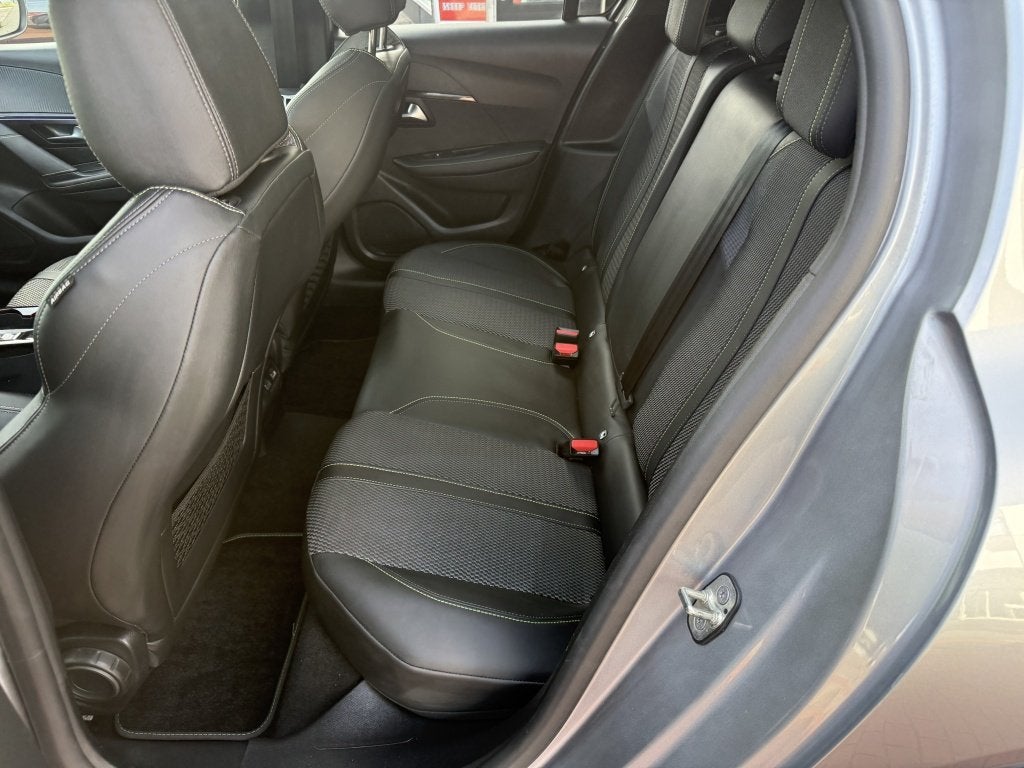 Foto 9 van Peugeot 208 1.2 Hybr e-DCS6 GT pano automaat Apple Carplay