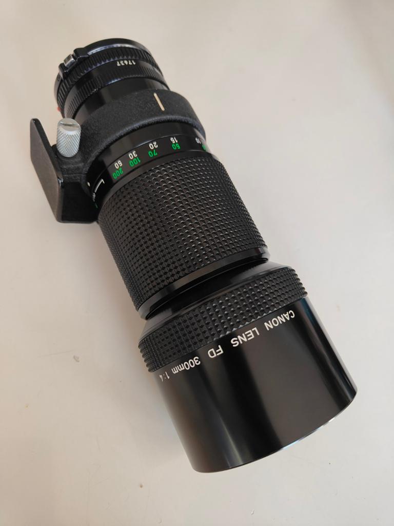 Canon FD 300mm 1:4 Telelens - cosmetisch als nieuw, Audio, Tv en Foto, Fotografie | Lenzen en Objectieven, Ophalen of Verzenden