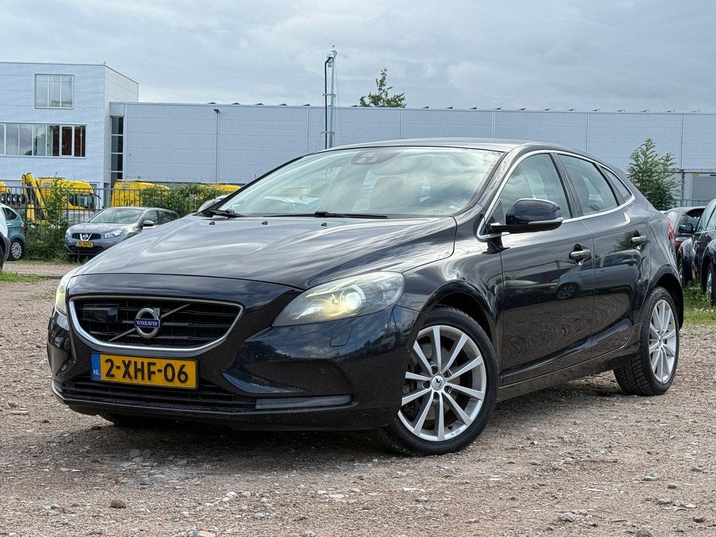Volvo V40 2.0 D4 Summum Business/ CAMERA/ VELGEN, Voorwielaandrijving, Euro 5, Gebruikt, Zwart