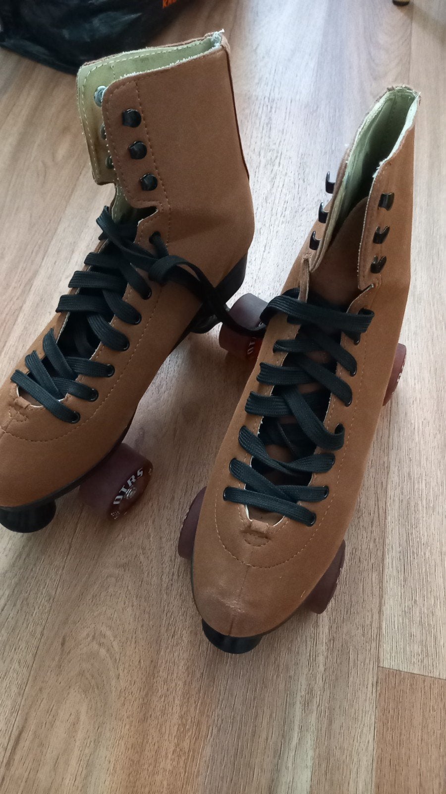 Rolschaatsen Roces bruin leer maat 43 incl bescherming, Sport en Fitness, Ophalen, Overige typen, Zo goed als nieuw, Heren