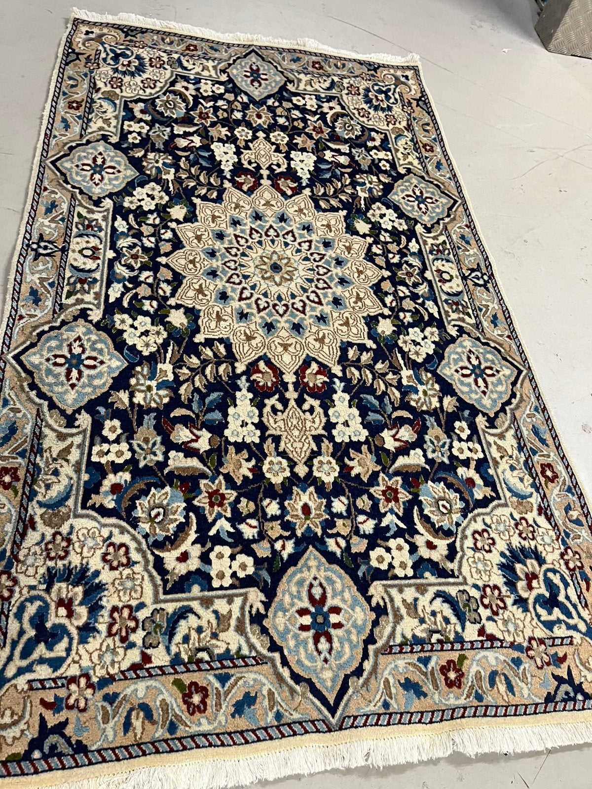 Perzische tapijt handgemaakt Nain 195x113., Ophalen, 100 tot 150 cm, Zo goed als nieuw, Grijs