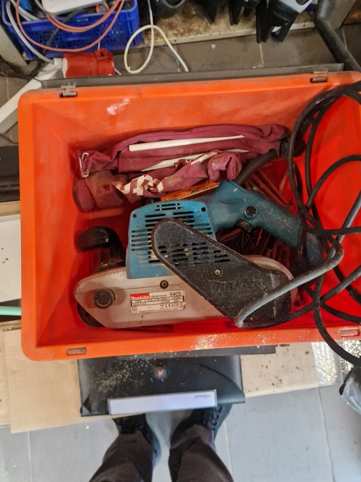 Makita Bandschuurmachine 9403 230V 1200W, Doe-het-zelf en Verbouw, Ophalen of Verzenden, Gebruikt, 1200 watt of meer, Bandschuurmachine