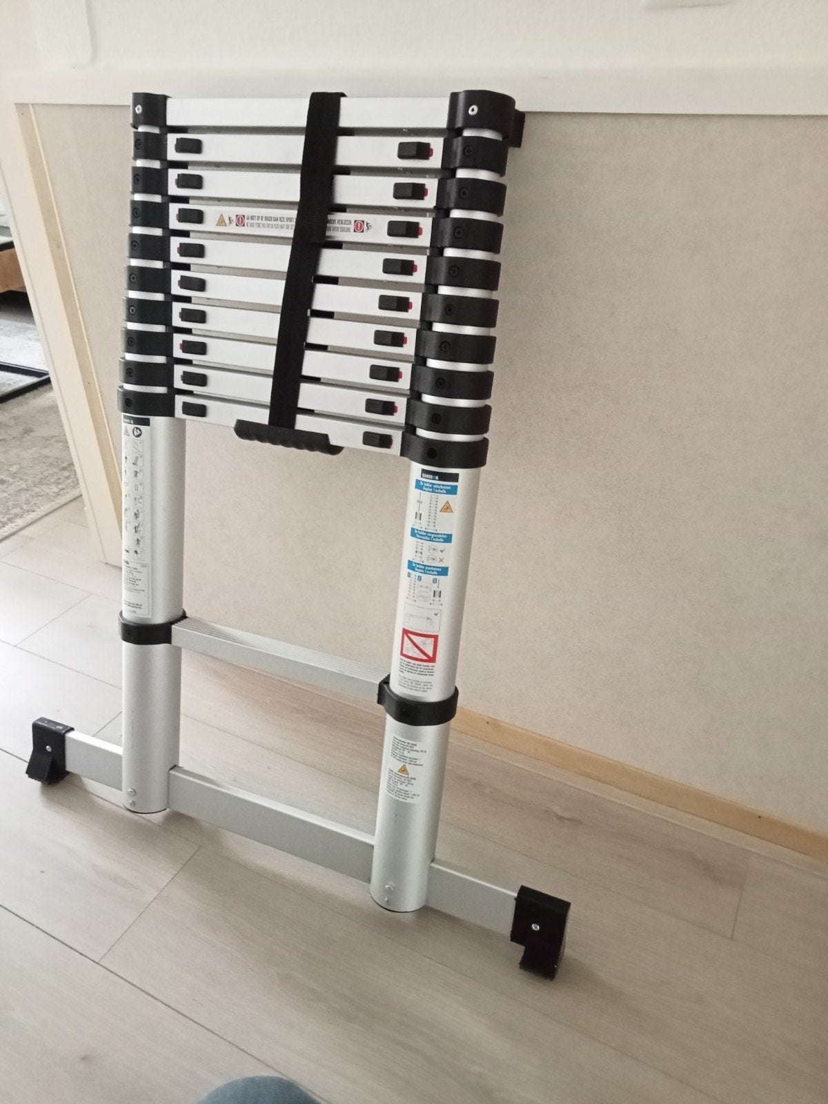 Telescoop ladder 11 treden, Ophalen, Nieuw, 2 tot 4 meter